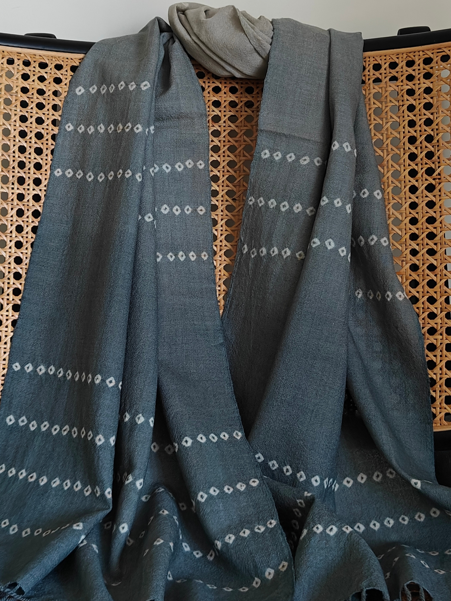 Ash Grey Bandani Ombre Handwoven Woollen Stole