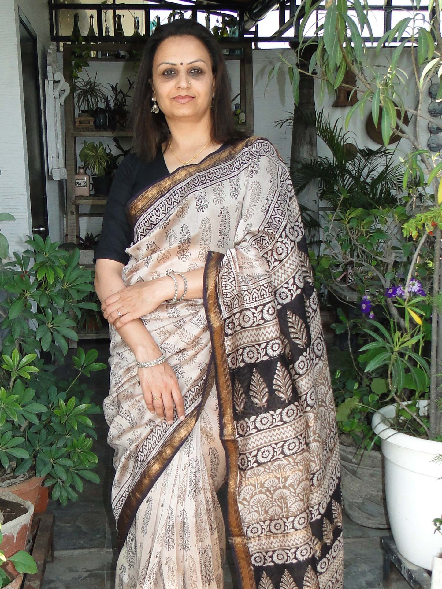 Black - Offwhite Kairi Bagh Print Maheshwari Saree