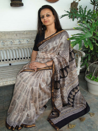 Black - Offwhite Kairi Bagh Print Maheshwari Saree