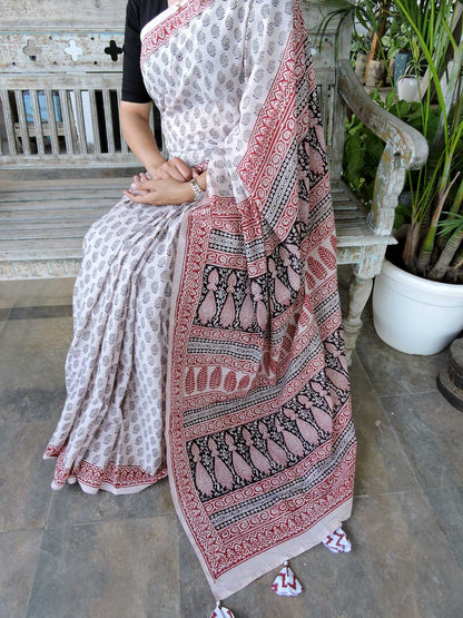 Off-white Bagh Print Cotton Saree